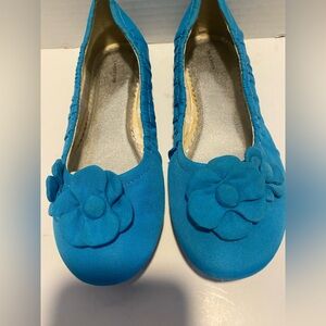 Lands' End Size 2 Blue Girls Ballet Flat Slip On Dress Shoes with Floral Accent